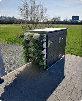 Make it GREEN Seitenbepflanzung mit weissen Pflanzen an einer HALABOX Doppelbox
