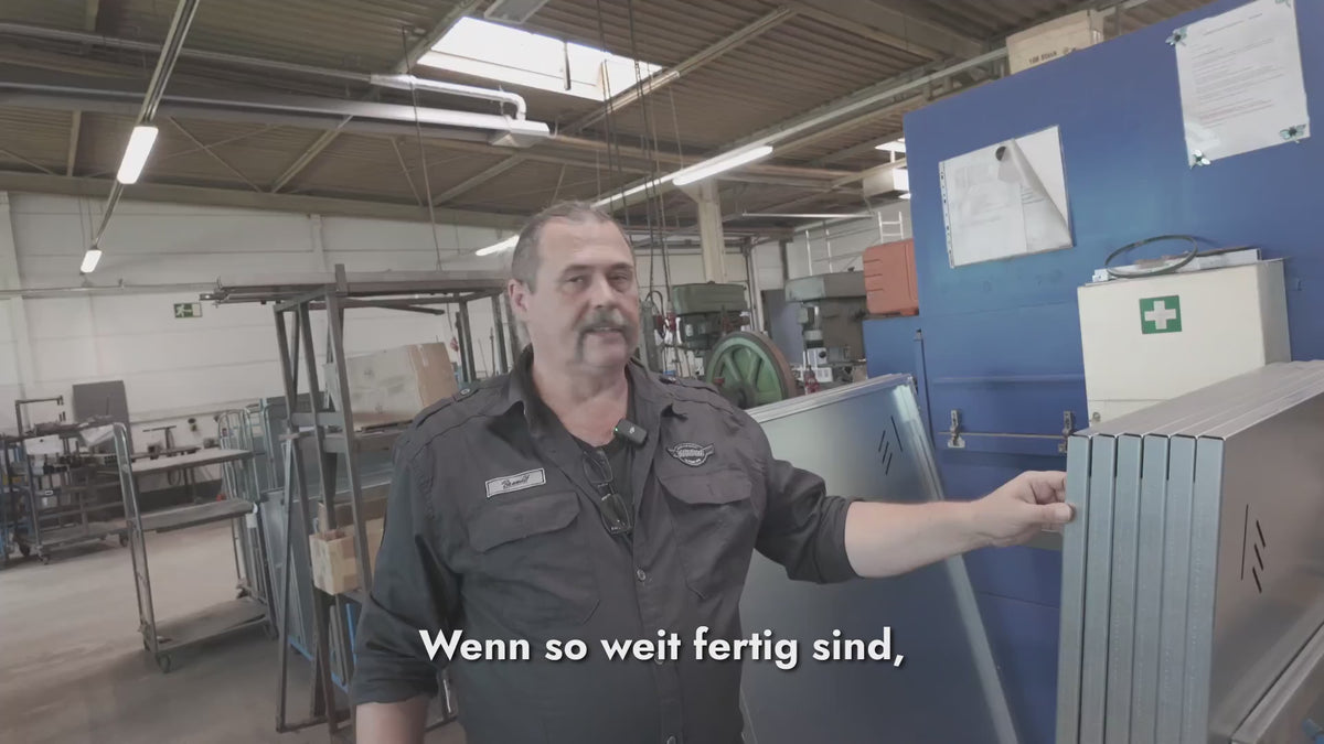 Produktion: Aluminiumrahmen mit Frästaschen und Führungsprofilen
