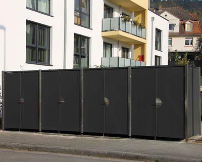Mülltonnenanlage mit vier HALABOX 1100 für ein Mehrfamilienhaus
