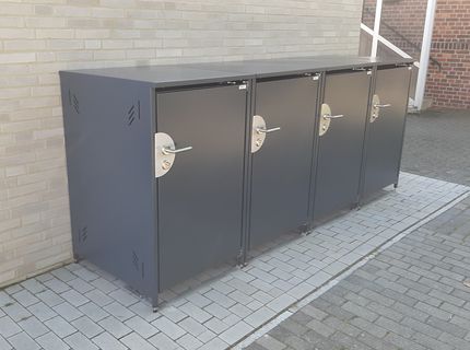 Vier HALABOX Kompakt 240 in RAL 7016 matt mit geschlossenen Türen