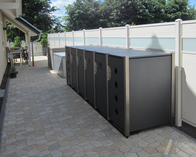 Sechs HALABOX Modular mit ausgelaserten Anfangsbuchstaben